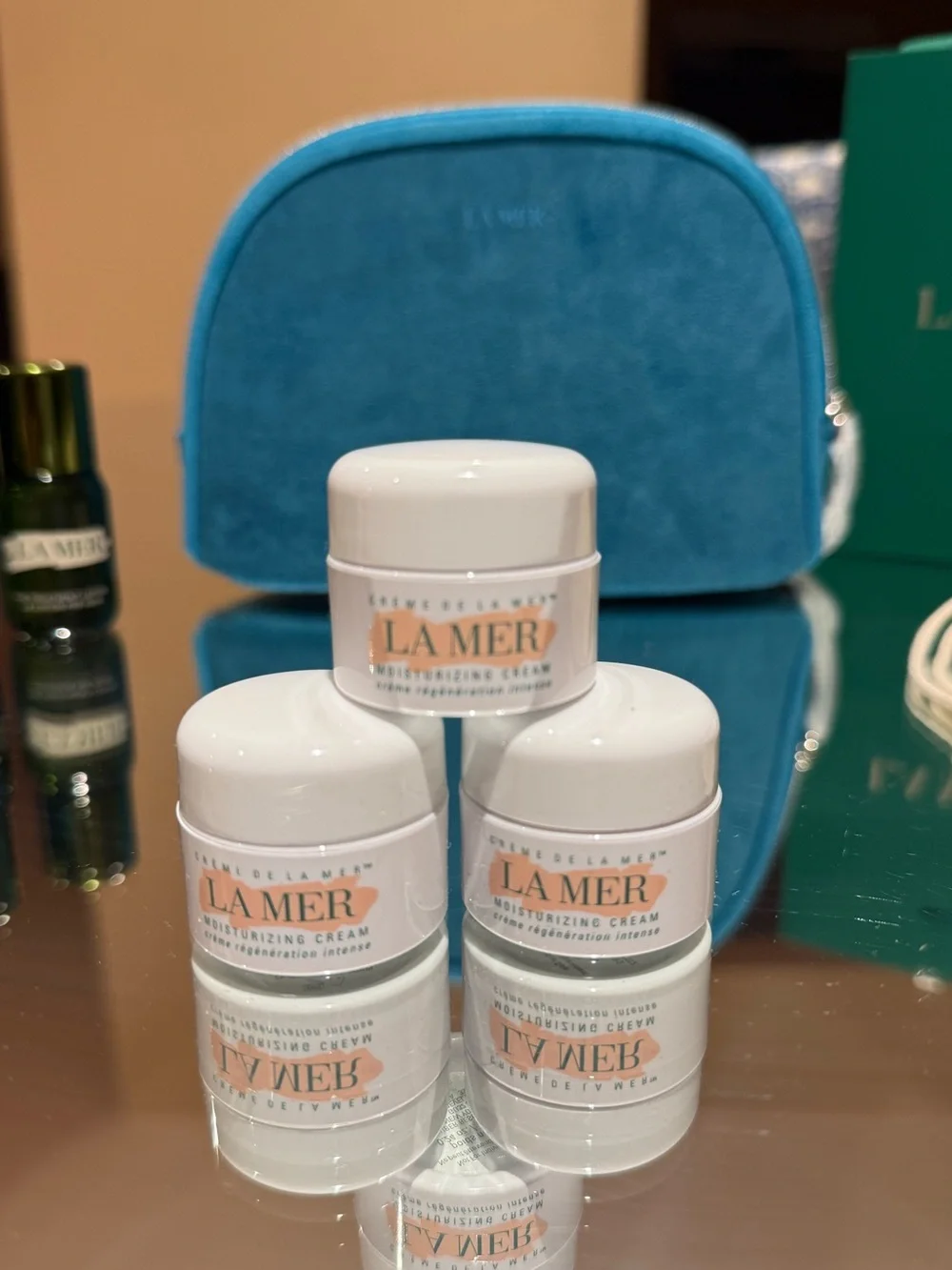 La Mer Luxury Skincare Bundle + Teal Velvet Cosmetic Pouch - Picture 2 of 4